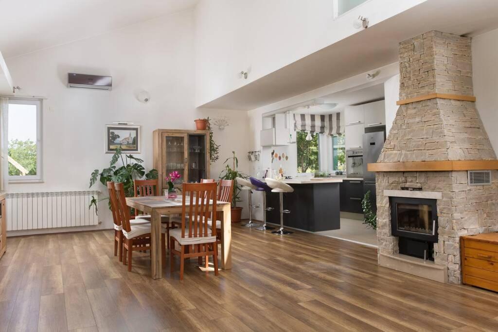 Holiday House Villa Bleu Korusce 外观 照片